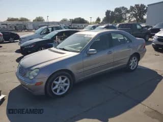✅ 2003 Mercedes-Benz C 240 • VIN: WDBRF61J93F387891 • Лот: 80222855. Опубликован ранее на Copart с пробегом 260 012 миль. Бесплатный доступ к архиву аукционных продаж из США и подробный отчёт об истории автомобиля на DreamBid. Изображение 1.