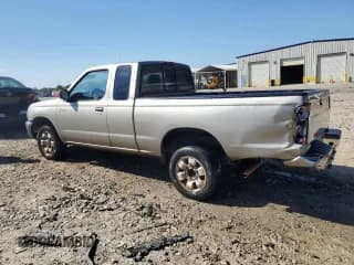 ✅ 2000 Nissan Frontier XE • VIN: 1N6DD26S2YC435166 • Лот: 84646135. Опубликован ранее на Copart с пробегом 302 751 миль. Бесплатный доступ к архиву аукционных продаж из США и подробный отчёт об истории автомобиля на DreamBid. Изображение 2.