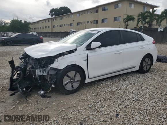 2020 Hyundai Ioniq SE с VIN KMHC75LC6LU202071, выставлен на аукционе Copart как лот 72952644 с пробегом 52 342 миль миль и На запчасти • Non repairable. История ставок и продаж доступна на DreamBid. Изображение 1.