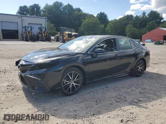 2022 Toyota Camry SE с VIN 4T1G11BKXNU063960, выставлен на аукционе Copart как лот 70177795 с пробегом 10 556 миль миль и Списание • Salvage title. История ставок и продаж доступна на DreamBid. Изображение 1.