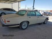 ✅ 1985 Jaguar XJ • VIN: SAJAV1343FC415087 • Лот: 59682245. Опубликован ранее на Copart с пробегом 145 950 миль. Бесплатный доступ к архиву аукционных продаж из США и подробный отчёт об истории автомобиля на DreamBid. Изображение 3.
