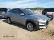 2020 Hyundai Kona SEL z VIN KM8K2CAA2LU529048, wystawiony jako Copart lot #59823353 z przebiegiem 40 612 mil mil oraz . Historia ofert i sprzedaży dostępna na DreamBid. Obrazek 4.