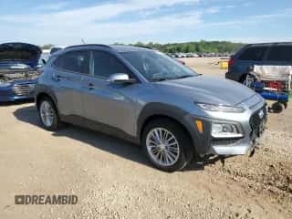 2020 Hyundai Kona SEL z VIN KM8K2CAA2LU529048, wystawiony jako Copart lot #59823353 z przebiegiem 40 612 mil mil oraz . Historia ofert i sprzedaży dostępna na DreamBid. Obrazek 4.