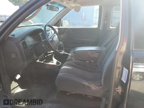 ✅ 2001 Dodge Dakota • VIN: 1B7GG22X91S166622 • Lot: 89724545. Wystawiony na Copart z przebiegiem 297 972 mil. Bezpłatny archiwum sprzedaży aukcyjnych z USA i szczegółowy raport historii pojazdu na DreamBid. Zdjęcie 7.