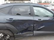 ✅ 2025 Hyundai Kona SEL • VIN: KM8HB3AB8SU318681 • Лот: 43305715. Опубликован ранее на IAAI с пробегом 592 миль. Бесплатный доступ к архиву аукционных продаж из США и подробный отчёт об истории автомобиля на DreamBid. Изображение 6.