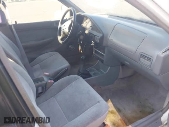 ✅ 1996 Ford Escort LX • VIN: 1FASP15J8TW140509 • Lot: 40345084. Wystawiony na IAAI z przebiegiem 146 295 mil. Bezpłatny archiwum sprzedaży aukcyjnych z USA i szczegółowy raport historii pojazdu na DreamBid. Zdjęcie 5.