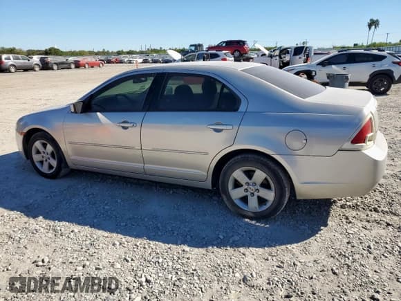 ✅ 2007 Ford Fusion SE • VIN: 3FAHP07167R166987 • Лот: 92348425. Опубликован ранее на Copart с пробегом 186 336 миль. Бесплатный доступ к архиву аукционных продаж из США и подробный отчёт об истории автомобиля на DreamBid. Изображение 2.