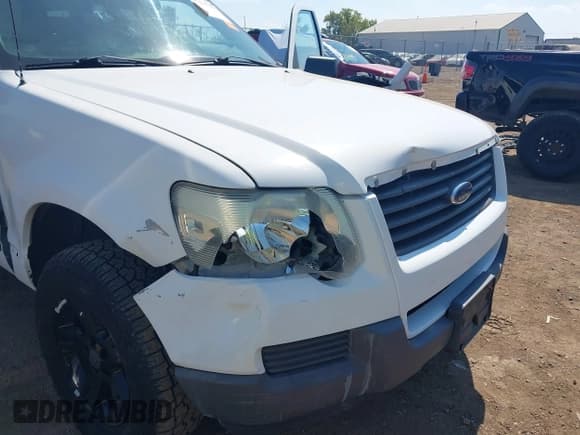 ✅ 2006 Ford Explorer XLS • VIN: 1FMEU72E96UB27905 • Lot: 43224728. Wystawiony na IAAI z przebiegiem 127 519 mil. Bezpłatny archiwum sprzedaży aukcyjnych z USA i szczegółowy raport historii pojazdu na DreamBid. Zdjęcie 6.