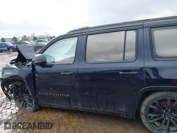 ✅ 2023 Jeep Grand Wagoneer Series II • VIN: 1C4SJVFP8PS546017 • Lot: 41640762. Listed on IAAI with Not provided. Free auction sales archive from the USA and detailed vehicle history report at DreamBid. Image 13.