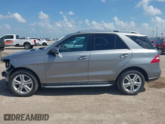 ✅ 2015 Mercedes-Benz M 350 • VIN: 4JGDA5JB8FA453809 • Lot: 42747116. Listed on IAAI with 67,652 mi. Free auction sales archive from the USA and detailed vehicle history report at DreamBid. Image 14.