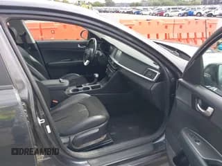 ✅ 2019 Kia Optima LX • VIN: 5XXGT4L39KG320700 • Lot: 43181282. Wystawiony na IAAI z przebiegiem 86 135 mil. Bezpłatny archiwum sprzedaży aukcyjnych z USA i szczegółowy raport historii pojazdu na DreamBid. Zdjęcie 5.