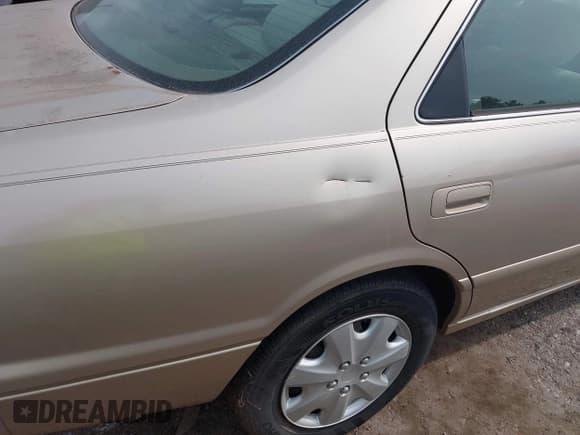 ✅ 2001 Toyota Camry CE • VIN: JT2BG22K810553908 • Lot: 43136250. Listed on IAAI with 231,026 mi. Free auction sales archive from the USA and detailed vehicle history report at DreamBid. Image 6.