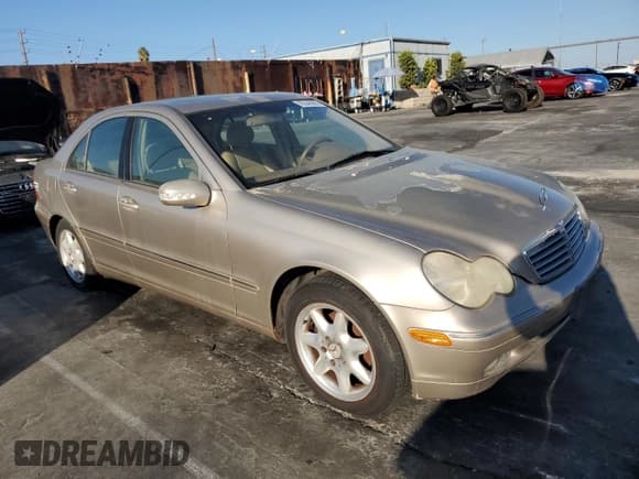 ✅ 2002 Mercedes-Benz C 230/260/280/320 • VIN: WDBRF61JX2F136182 • Lot: 85546695. Wystawiony na Copart z przebiegiem 71 801 mil. Bezpłatny archiwum sprzedaży aukcyjnych z USA i szczegółowy raport historii pojazdu na DreamBid. Zdjęcie 4.