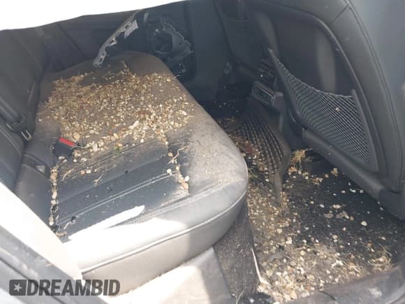 ✅ 2025 Audi Q4 e-tron Sportback Premium • VIN: WA12UBFZ8SP023867 • Lot: 42319808. Wystawiony na IAAI z przebiegiem Nie podano. Bezpłatny archiwum sprzedaży aukcyjnych z USA i szczegółowy raport historii pojazdu na DreamBid. Zdjęcie 8.