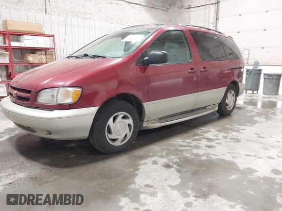 ✅ 1998 Toyota Sienna LE • VIN: 4T3ZF13C4WU062104 • Lot: 43020678. Listed on IAAI with 182,338 mi. Free auction sales archive from the USA and detailed vehicle history report at DreamBid. Image 2.