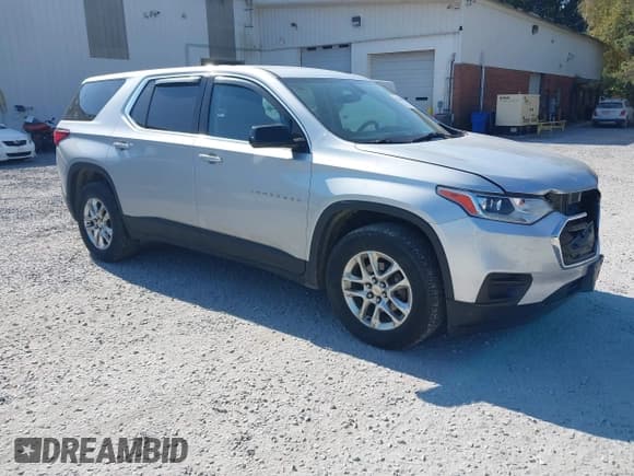✅ 2018 Chevrolet Traverse LS • VIN: 1GNEVFKW1JJ283913 • Lot: 43260697. Wystawiony na IAAI z przebiegiem 135 491 mil. Bezpłatny archiwum sprzedaży aukcyjnych z USA i szczegółowy raport historii pojazdu na DreamBid. Zdjęcie 1.