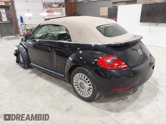 ✅ 2014 Volkswagen Beetle 1.8T • VIN: 3VW517AT5EM818796 • Lot: 42318653. Wystawiony na IAAI z przebiegiem 150 443 mil. Bezpłatny archiwum sprzedaży aukcyjnych z USA i szczegółowy raport historii pojazdu na DreamBid. Zdjęcie 3.