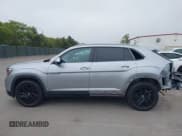 ✅ 2021 Volkswagen Atlas SE • VIN: 1V2WC2CA5MC236132 • Lot: 42391621. Listed on IAAI with 55,145 mi. Free auction sales archive from the USA and detailed vehicle history report at DreamBid. Image 15.