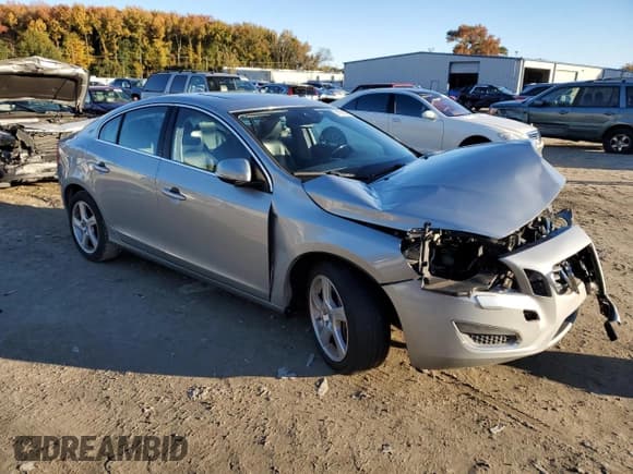 ✅ 2013 Volvo S60 T5 • VIN: YV1612FH3D2233438 • Lot: 91396345. Wystawiony na Copart z przebiegiem 69 247 mil. Bezpłatny archiwum sprzedaży aukcyjnych z USA i szczegółowy raport historii pojazdu na DreamBid. Zdjęcie 4.