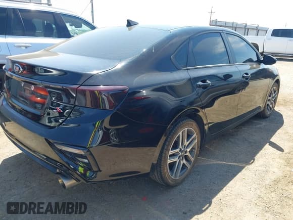 ✅ 2019 Kia Forte S • VIN: 3KPF34AD8KE021781 • Lot: 43120193. Wystawiony na IAAI z przebiegiem 103 817 mil. Bezpłatny archiwum sprzedaży aukcyjnych z USA i szczegółowy raport historii pojazdu na DreamBid. Zdjęcie 4.