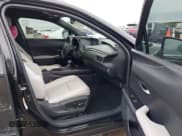 ✅ 2019 Lexus UX 200 • VIN: JTHY3JBH8K2013667 • Lot: 41635062. Wystawiony na IAAI z przebiegiem 75 863 mil. Bezpłatny archiwum sprzedaży aukcyjnych z USA i szczegółowy raport historii pojazdu na DreamBid. Zdjęcie 5.