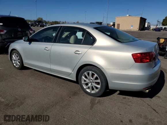 ✅ 2011 Volkswagen Jetta SE • VIN: 3VWDZ7AJXBM322438 • Lot: 90095895. Wystawiony na Copart z przebiegiem 275 458 mil. Bezpłatny archiwum sprzedaży aukcyjnych z USA i szczegółowy raport historii pojazdu na DreamBid. Zdjęcie 2.