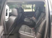 ✅ 2017 Chevrolet Suburban Premier • VIN: 1GNSKJKCXHR293937 • Lot: 73501094. Wystawiony na Copart z przebiegiem 76 240 mil. Bezpłatny archiwum sprzedaży aukcyjnych z USA i szczegółowy raport historii pojazdu na DreamBid. Zdjęcie 10.