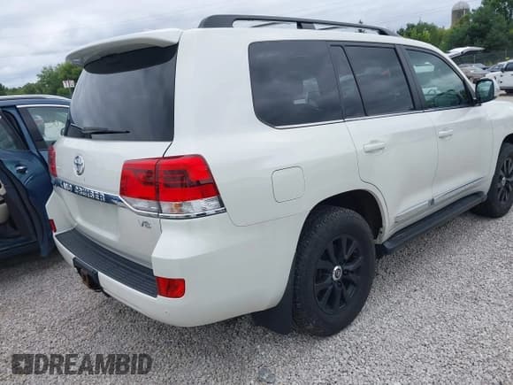 ✅ 2018 Toyota Land Cruiser • VIN: JTMCY7AJ8J4072659 • Лот: 43003626. Опубликован ранее на IAAI с пробегом 72 977 миль. Бесплатный доступ к архиву аукционных продаж из США и подробный отчёт об истории автомобиля на DreamBid. Изображение 4.