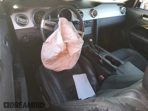 ✅ 2007 Ford Mustang Deluxe • VIN: 1ZVHT80N975279883 • Lot: 84640335. Listed on Copart with 168,995 mi. Free auction sales archive from the USA and detailed vehicle history report at DreamBid. Image 8.