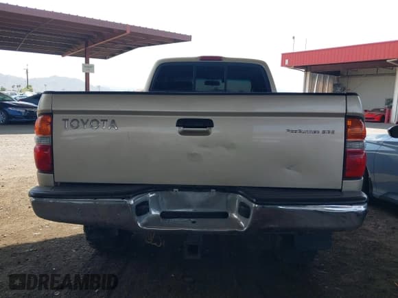 ✅ 2002 Toyota Tacoma PreRunner • VIN: 5TESN92N12Z123221 • Lot: 43067445. Listed on IAAI with 282,792 mi. Free auction sales archive from the USA and detailed vehicle history report at DreamBid. Image 15.