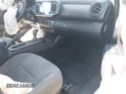 ✅ 2020 Toyota Tacoma SR • VIN: 5TFRX5GN2LX177453 • Lot: 43285689. Wystawiony na IAAI z przebiegiem 100 011 mil. Bezpłatny archiwum sprzedaży aukcyjnych z USA i szczegółowy raport historii pojazdu na DreamBid. Zdjęcie 5.