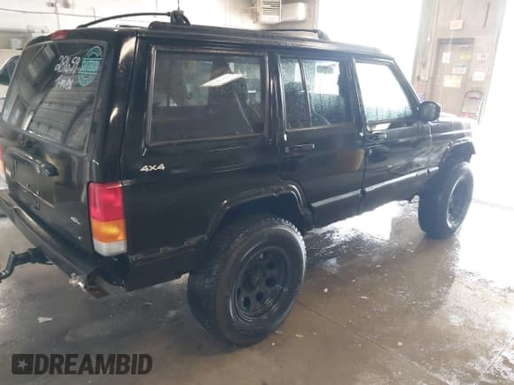 ✅ 1998 Jeep Cherokee Sport • VIN: 1J4FJ68SXWL281659 • Лот: 42208563. Опубликован ранее на IAAI с пробегом 203 992 миль. Бесплатный доступ к архиву аукционных продаж из США и подробный отчёт об истории автомобиля на DreamBid. Изображение 4.