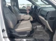 ✅ 2017 Ford F-150 XL • VIN: 1FTMF1C8XHFB62640 • Lot: 43251131. Wystawiony na IAAI z przebiegiem 182 448 mil. Bezpłatny archiwum sprzedaży aukcyjnych z USA i szczegółowy raport historii pojazdu na DreamBid. Zdjęcie 5.