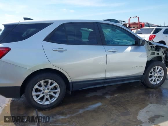 ✅ 2020 Chevrolet Equinox LS • VIN: 3GNAXHEVXLS653233 • Lot: 43125798. Wystawiony na IAAI z przebiegiem 110 051 mil. Bezpłatny archiwum sprzedaży aukcyjnych z USA i szczegółowy raport historii pojazdu na DreamBid. Zdjęcie 14.