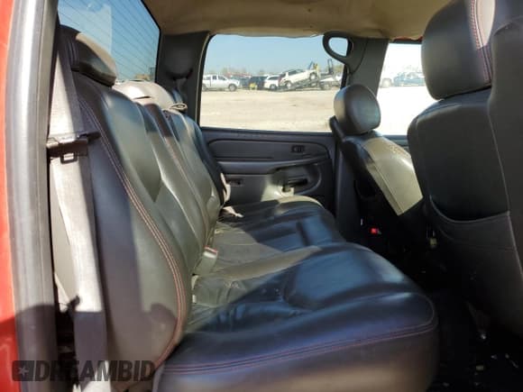 ✅ 2006 Chevrolet Silverado 2500HD LT1 • VIN: 1GCHC23D66F271008 • Lot: 86060564. Wystawiony na Copart z przebiegiem Nie podano. Bezpłatny archiwum sprzedaży aukcyjnych z USA i szczegółowy raport historii pojazdu na DreamBid. Zdjęcie 10.