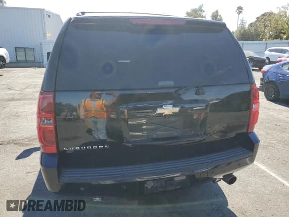 ✅ 2007 Chevrolet Suburban Commercial • VIN: 3GNGK26K97G250685 • Lot: 71324175. Wystawiony na Copart z przebiegiem 181 063 mil. Bezpłatny archiwum sprzedaży aukcyjnych z USA i szczegółowy raport historii pojazdu na DreamBid. Zdjęcie 6.