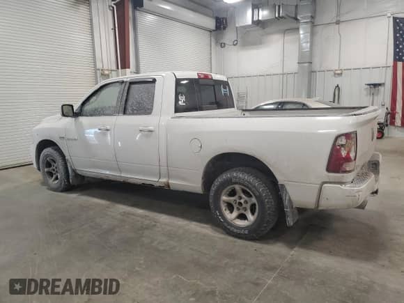 2010 Dodge 1500 Laramie z VIN 1D7RV1GT1AS240751, wystawiony jako Copart lot #82899144 z przebiegiem 217 260 mil mil oraz Nie do naprawy • Non repairable. Historia ofert i sprzedaży dostępna na DreamBid. Obrazek 2.