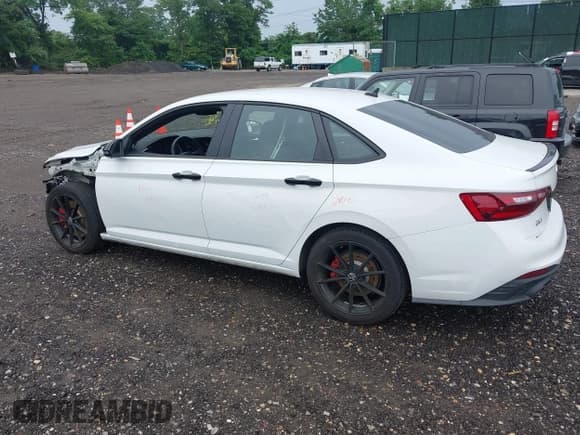 ✅ 2024 Volkswagen Jetta 40th Anniversary Edition • VIN: 3VW9T7BU5RM016273 • Лот: 42588682. Опубликован ранее на IAAI с пробегом 32 787 миль. Бесплатный доступ к архиву аукционных продаж из США и подробный отчёт об истории автомобиля на DreamBid. Изображение 3.