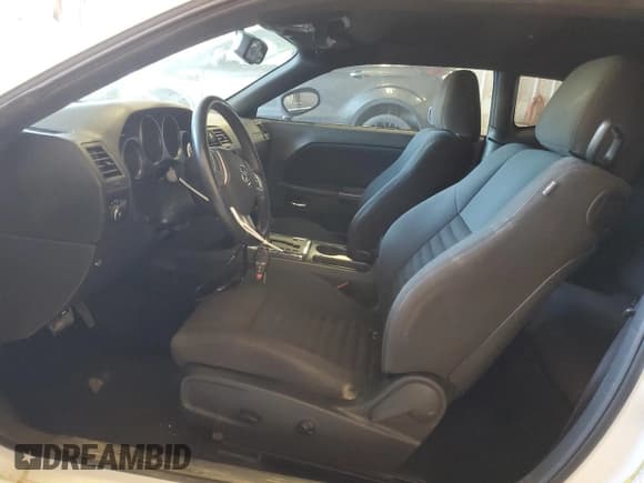 ✅ 2014 Dodge Challenger R/T 100th Anniversary Appearance • VIN: 2C3CDYBT2EH196697 • Lot: 80291114. Wystawiony na Copart z przebiegiem 129 318 mil. Bezpłatny archiwum sprzedaży aukcyjnych z USA i szczegółowy raport historii pojazdu na DreamBid. Zdjęcie 7.