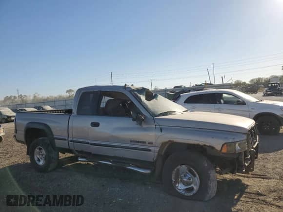 1999 Dodge 1500 с VIN 3B7HF13Y6XM590835, выставлен на аукционе Copart как лот 75723804 с пробегом Не указан миль и Списание • Salvage title. История ставок и продаж доступна на DreamBid. Изображение 4.