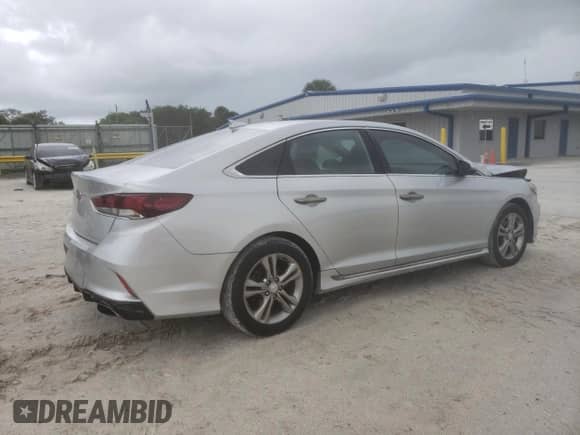 ✅ 2019 Hyundai Sonata SEL • VIN: 5NPE34AF6KH819852 • Lot: 82411895. Wystawiony na Copart z przebiegiem 112 055 mil mil. Skorzystaj z bezpłatnego archiwum sprzedaży aukcyjnych z USA i zobacz szczegółowy raport historii pojazdu na DreamBid. Zdjęcie 3.