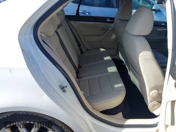 ✅ 2010 Volkswagen Jetta Limited Edition • VIN: 3VWRZ7AJ1AM148618 • Lot: 41812669. Listed on IAAI with 129,657 mi. Free auction sales archive from the USA and detailed vehicle history report at DreamBid. Image 8.