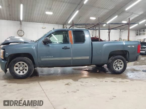 ✅ 2011 Chevrolet Silverado 1500 LS • VIN: 1GCRKREA8BZ268901 • Lot: 42717299. Wystawiony na IAAI z przebiegiem 117 725 mil mil. Skorzystaj z bezpłatnego archiwum sprzedaży aukcyjnych z USA i zobacz szczegółowy raport historii pojazdu na DreamBid. Zdjęcie 14.