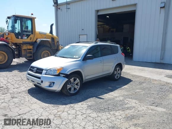 ✅ 2010 Toyota RAV4 Sport • VIN: 2T3RF4DV8AW044120 • Lot: 42216673. Wystawiony na IAAI z przebiegiem 203 795 mil. Bezpłatny archiwum sprzedaży aukcyjnych z USA i szczegółowy raport historii pojazdu na DreamBid. Zdjęcie 2.