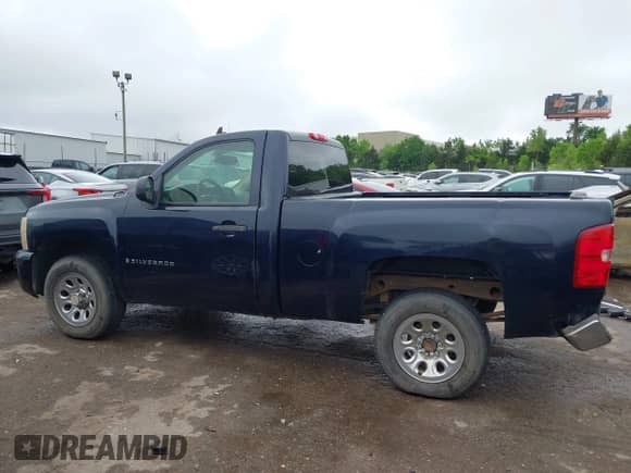 2008 Chevrolet Silverado 1500 Work Truck z VIN 1GCEC14X58Z115601, wystawiony jako IAAI lot #42134593 z przebiegiem 213 219 mil mil oraz . Historia ofert i sprzedaży dostępna na DreamBid. Obrazek 15.