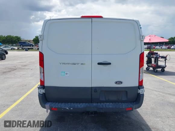 ✅ 2016 Ford Transit Cargo • VIN: 1FTYE1ZM2GKA07627 • Lot: 42816386. Wystawiony na IAAI z przebiegiem 89 290 mil. Bezpłatny archiwum sprzedaży aukcyjnych z USA i szczegółowy raport historii pojazdu na DreamBid. Zdjęcie 16.