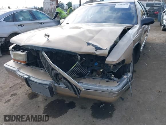 ✅ 1996 Buick Roadmaster Collectors Edition • VIN: 1G4BN52P7TR413305 • Lot: 41405848. Listed on IAAI with 93,027 mi. Free auction sales archive from the USA and detailed vehicle history report at DreamBid. Image 6.