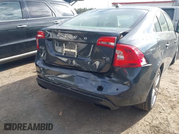 ✅ 2015 Volvo S60 T5 Drive-E Premier • VIN: YV140MFK9F2364118 • Lot: 43454496. Listed on IAAI with 47,012 mi. Free auction sales archive from the USA and detailed vehicle history report at DreamBid. Image 6.