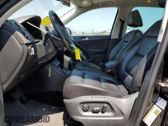 ✅ 2017 Volkswagen Tiguan Sport • VIN: WVGTV7AX3HW505778 • Lot: 67575225. Wystawiony na Copart z przebiegiem 86 103 mil. Bezpłatny archiwum sprzedaży aukcyjnych z USA i szczegółowy raport historii pojazdu na DreamBid. Zdjęcie 7.