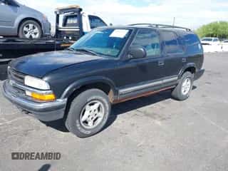 2000 Chevrolet Blazer LS z VIN 1GNDT13W5Y2354621, wystawiony jako IAAI lot #43413453 z przebiegiem 140 756 mil mil oraz . Historia ofert i sprzedaży dostępna na DreamBid. Obrazek 2.